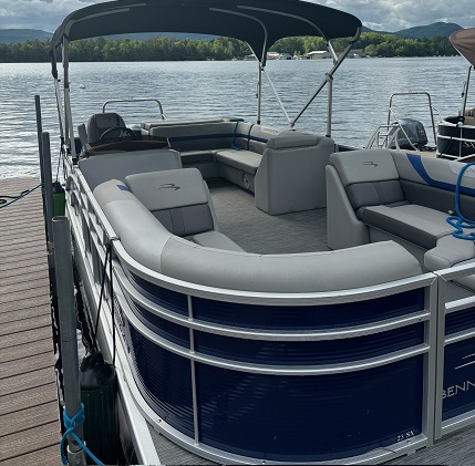 24 Foot – 150 HP 14 People (Max)